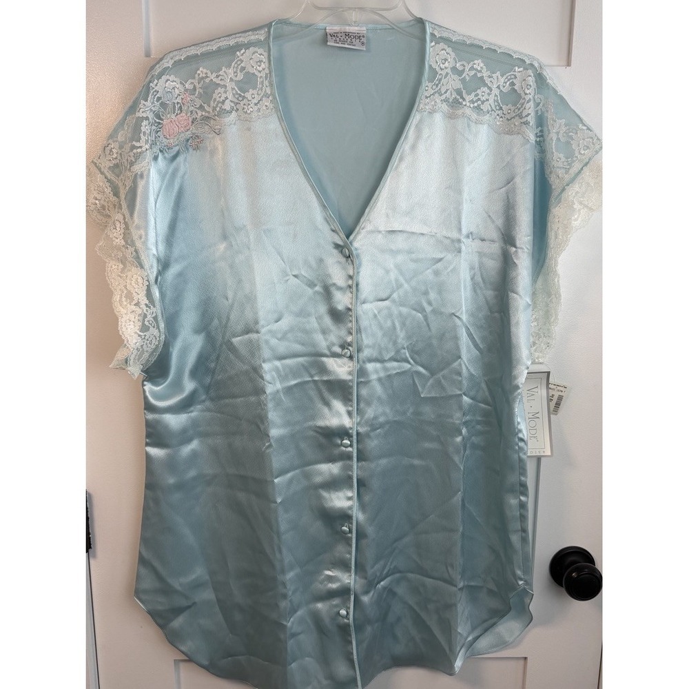 Val‎ Mode Lingerie Nightgown Blue Satin Lace Embroider Flowers Med NWT Vintage